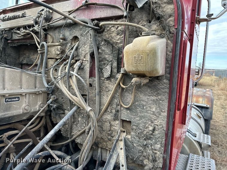 image for item IB9289 1983 International TranStar F4370  semi truck