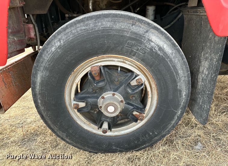 image for item IB9289 1983 International TranStar F4370  semi truck