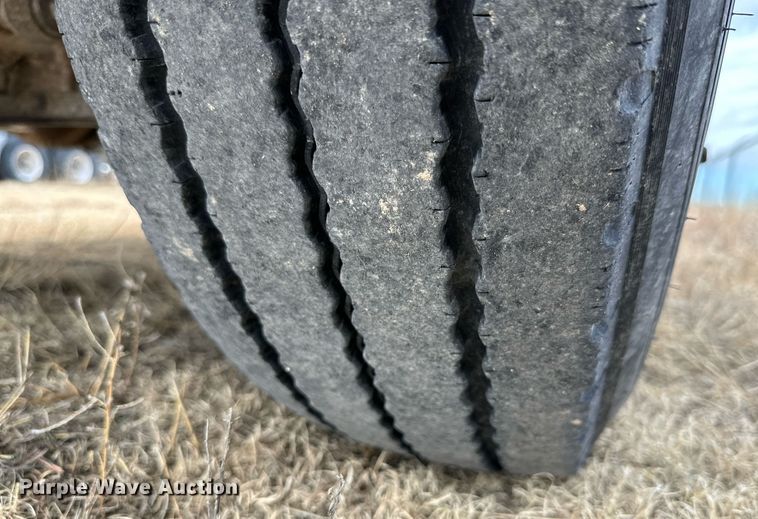 image for item IB9289 1983 International TranStar F4370  semi truck