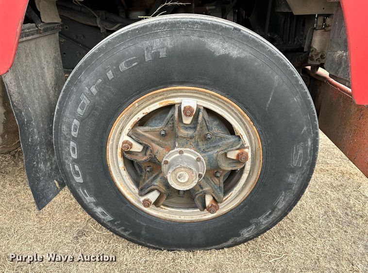 image for item IB9289 1983 International TranStar F4370  semi truck