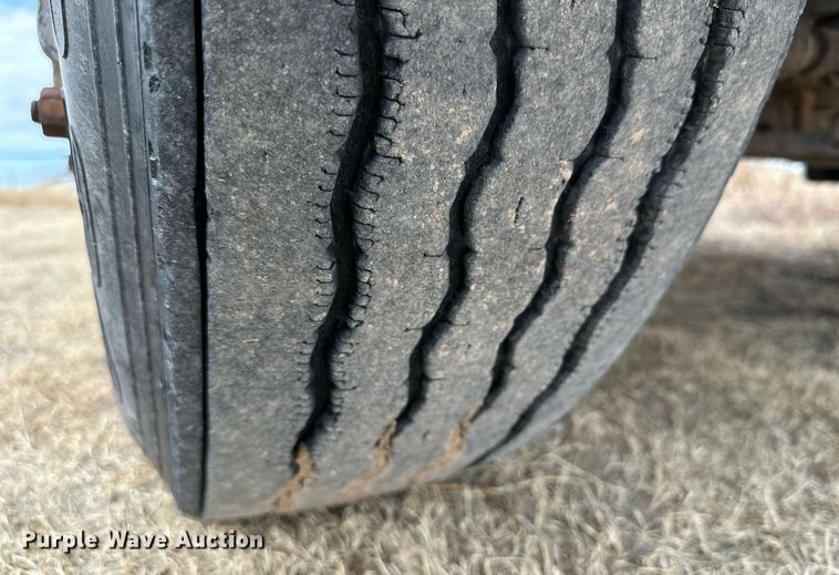 image for item IB9289 1983 International TranStar F4370  semi truck