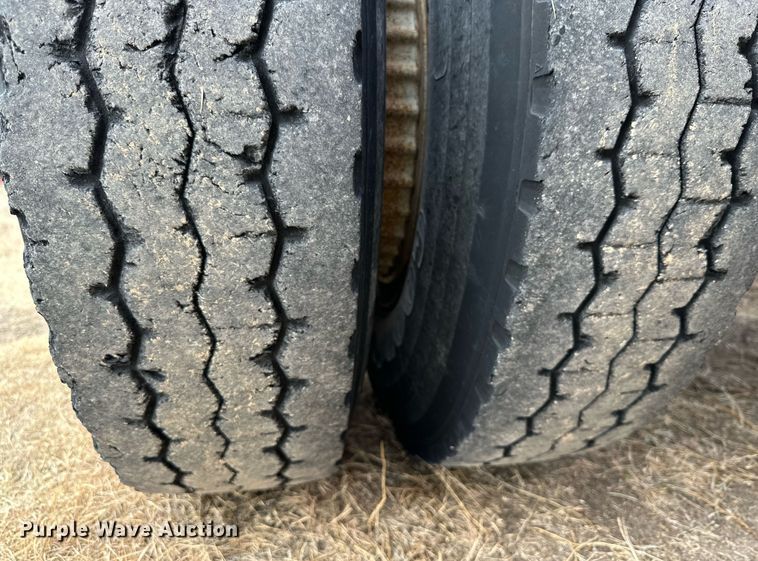 image for item IB9289 1983 International TranStar F4370  semi truck