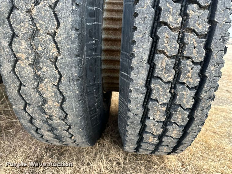 image for item IB9289 1983 International TranStar F4370  semi truck