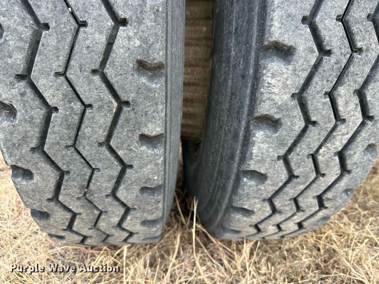 image for item IB9289 1983 International TranStar F4370  semi truck