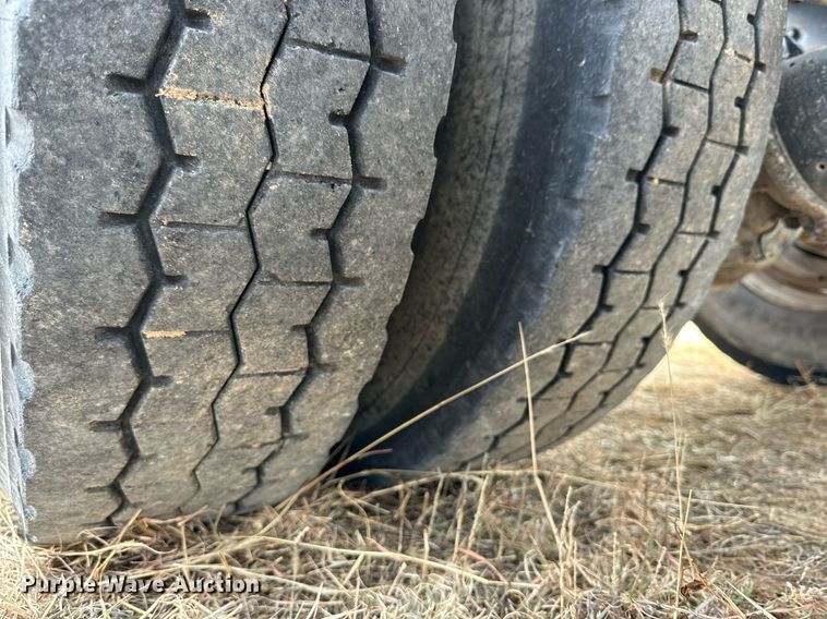 image for item IB9289 1983 International TranStar F4370  semi truck