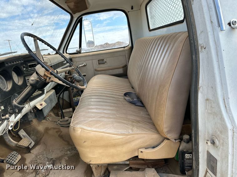 image for item IB9291 1986 GMC C6000  dump flatbed truck