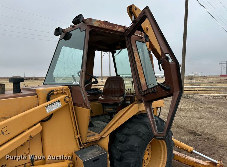 image for item IB9310 Case 580 Super E  backhoe