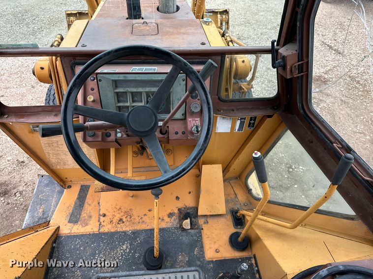 image for item IB9310 Case 580 Super E  backhoe