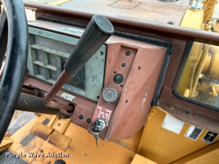 image for item IB9310 Case 580 Super E  backhoe