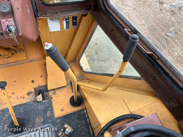 image for item IB9310 Case 580 Super E  backhoe