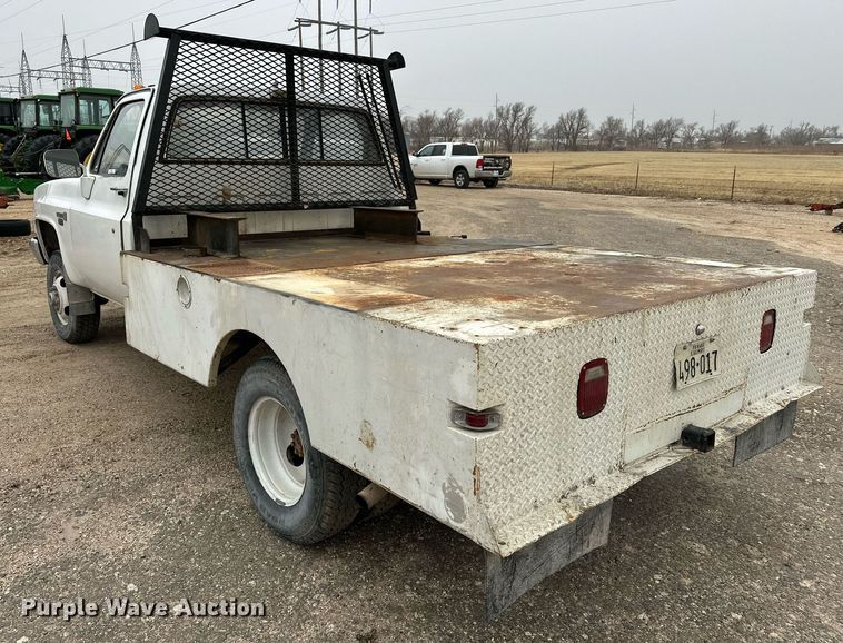 image for item IB9311 1985 GMC Sierra 3500  flatbed pickup truck