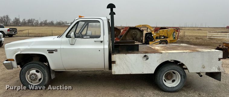 image for item IB9311 1985 GMC Sierra 3500  flatbed pickup truck