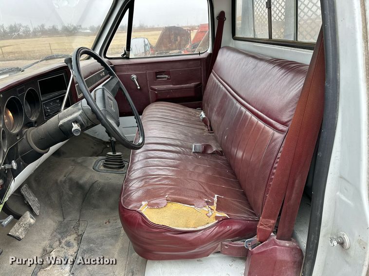 image for item IB9311 1985 GMC Sierra 3500  flatbed pickup truck