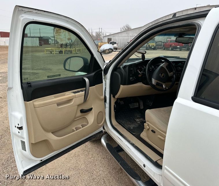 image for item IB9313 2011 Chevrolet Silverado 1500  Crew Cab pickup truck