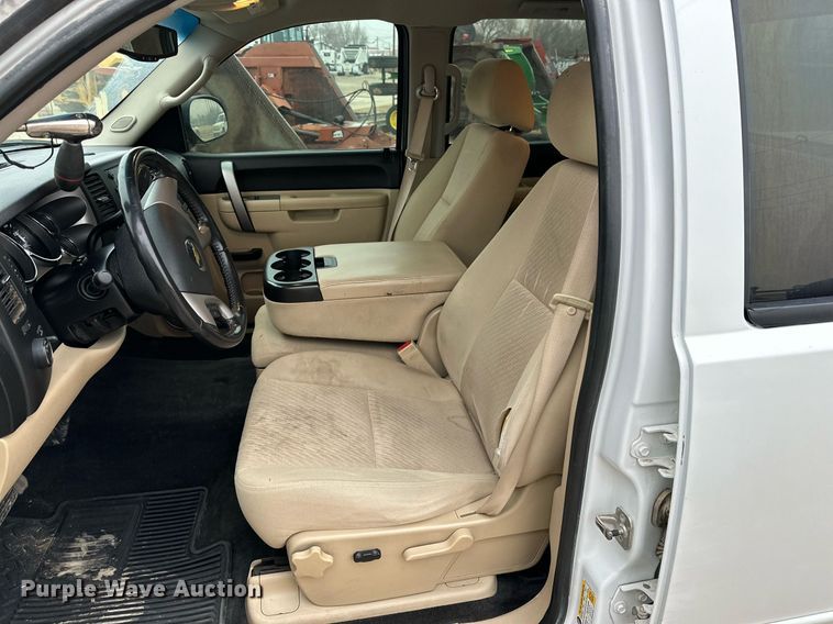 image for item IB9313 2011 Chevrolet Silverado 1500  Crew Cab pickup truck