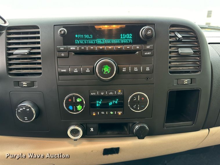 image for item IB9313 2011 Chevrolet Silverado 1500  Crew Cab pickup truck