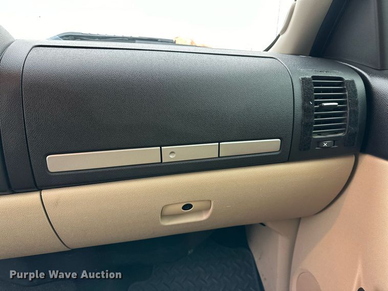 image for item IB9313 2011 Chevrolet Silverado 1500  Crew Cab pickup truck