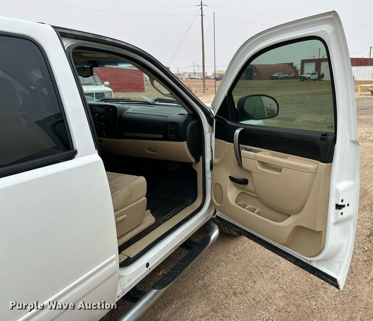 image for item IB9313 2011 Chevrolet Silverado 1500  Crew Cab pickup truck