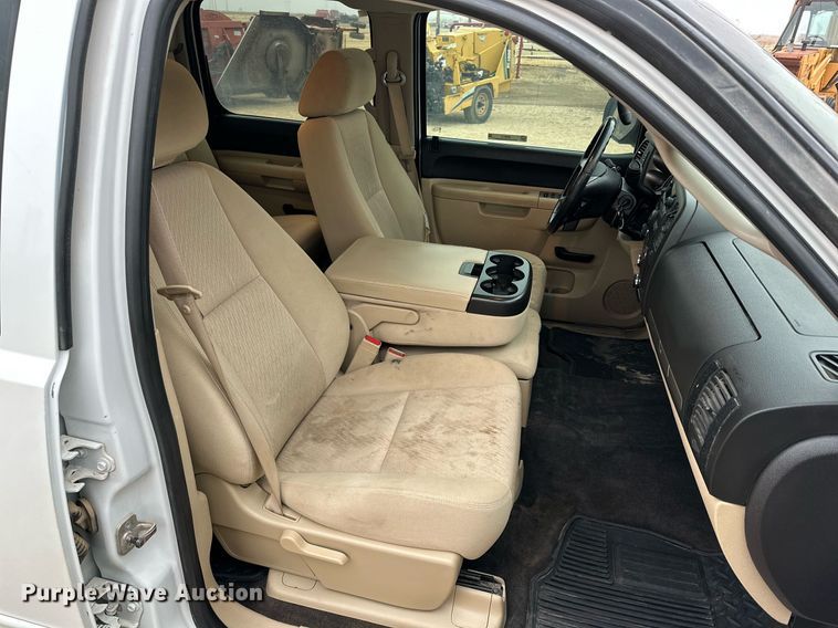 image for item IB9313 2011 Chevrolet Silverado 1500  Crew Cab pickup truck