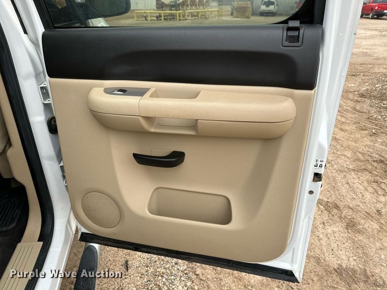 image for item IB9313 2011 Chevrolet Silverado 1500  Crew Cab pickup truck