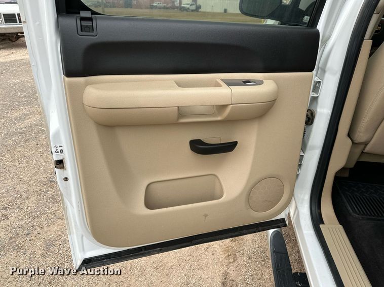 image for item IB9313 2011 Chevrolet Silverado 1500  Crew Cab pickup truck