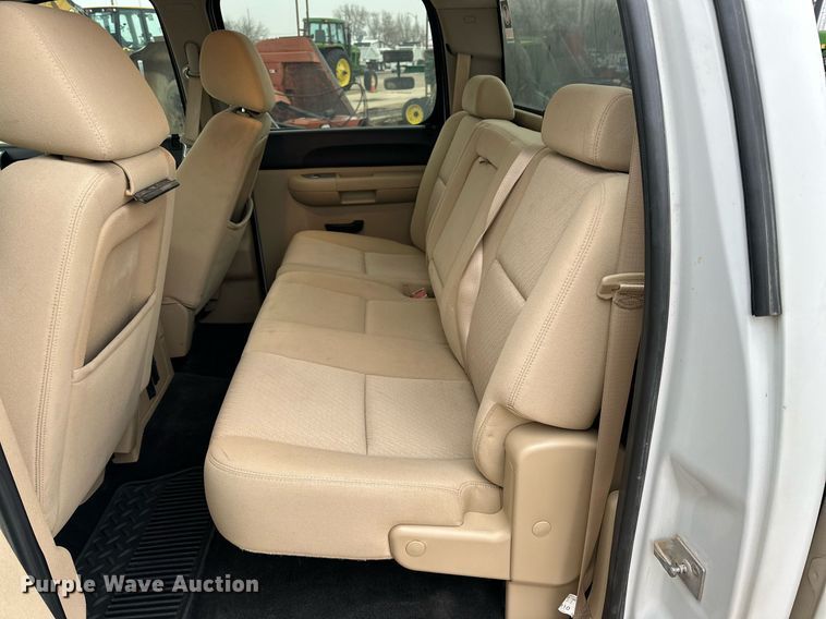 image for item IB9313 2011 Chevrolet Silverado 1500  Crew Cab pickup truck