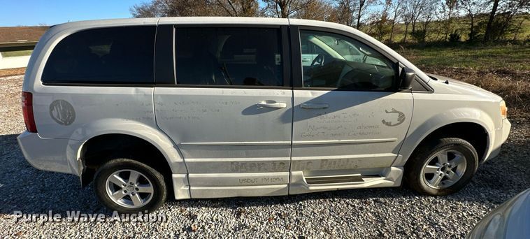 image for item KN9543 2010 Dodge Grand Caravan  handicap accessible van