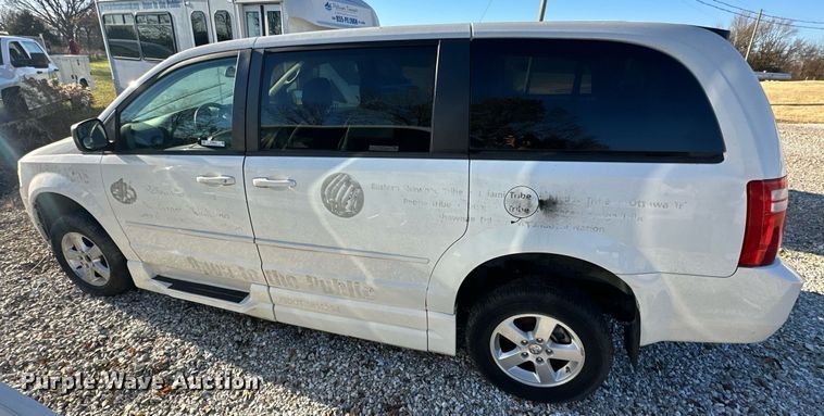 image for item KN9543 2010 Dodge Grand Caravan  handicap accessible van