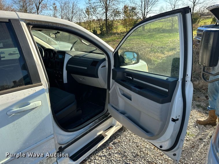 image for item KN9543 2010 Dodge Grand Caravan  handicap accessible van