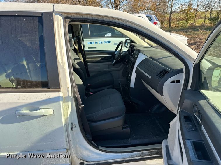 image for item KN9543 2010 Dodge Grand Caravan  handicap accessible van
