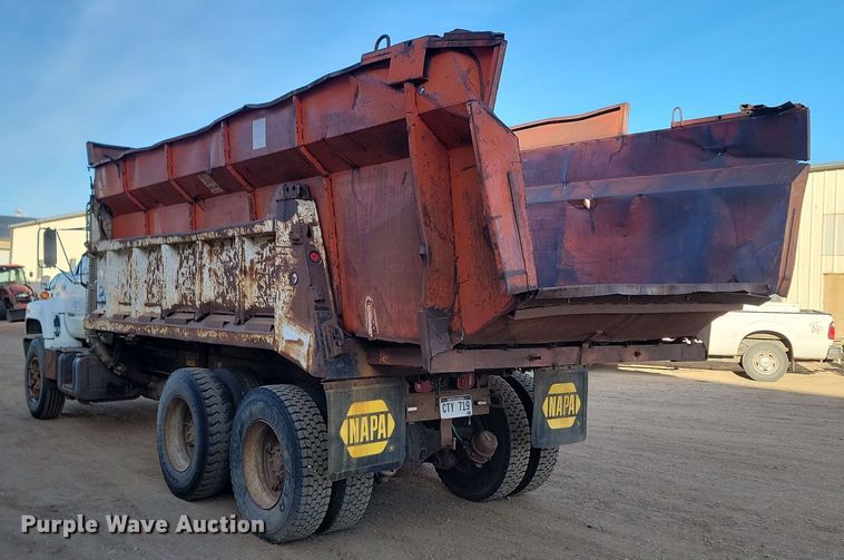 image for item KT9951 1990 GMC C7H064  dump truck