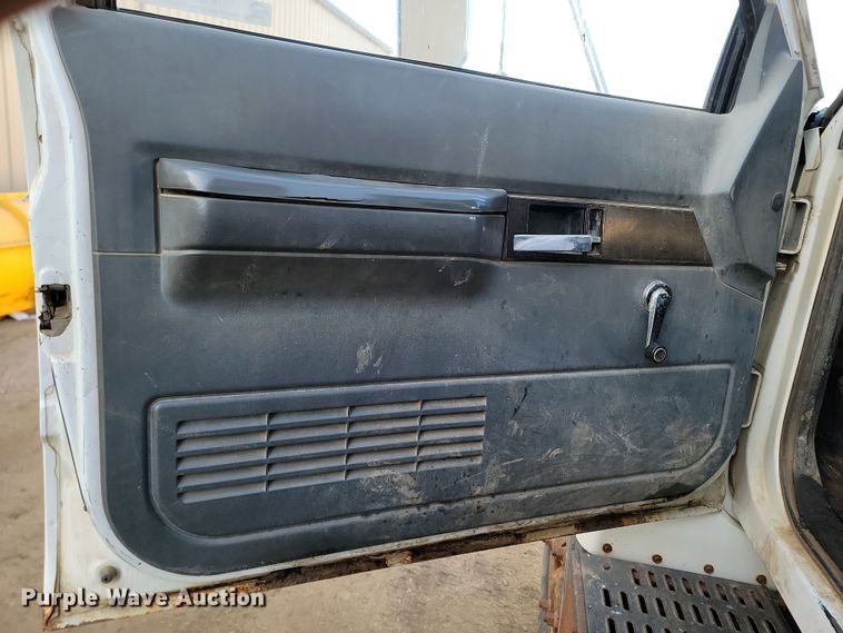 image for item KT9951 1990 GMC C7H064  dump truck