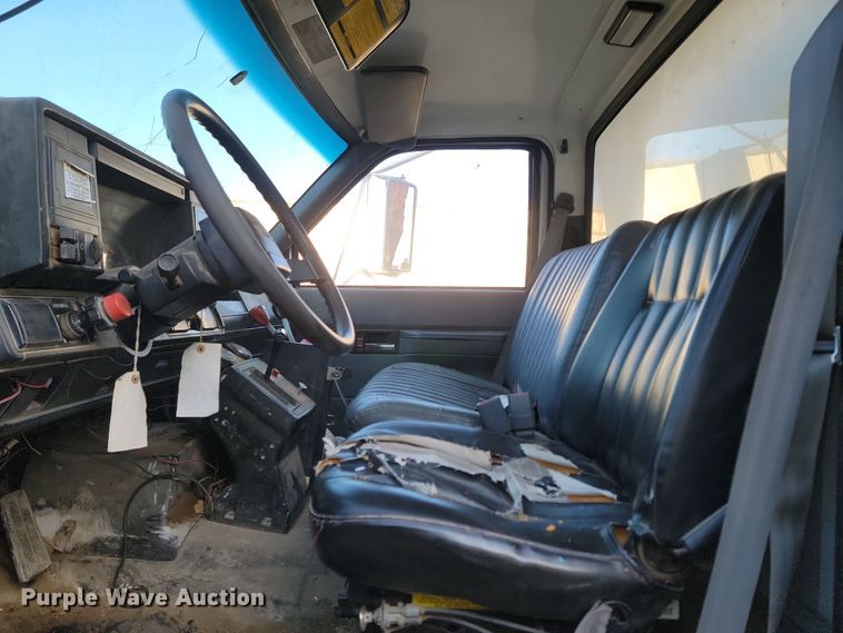 image for item KT9951 1990 GMC C7H064  dump truck