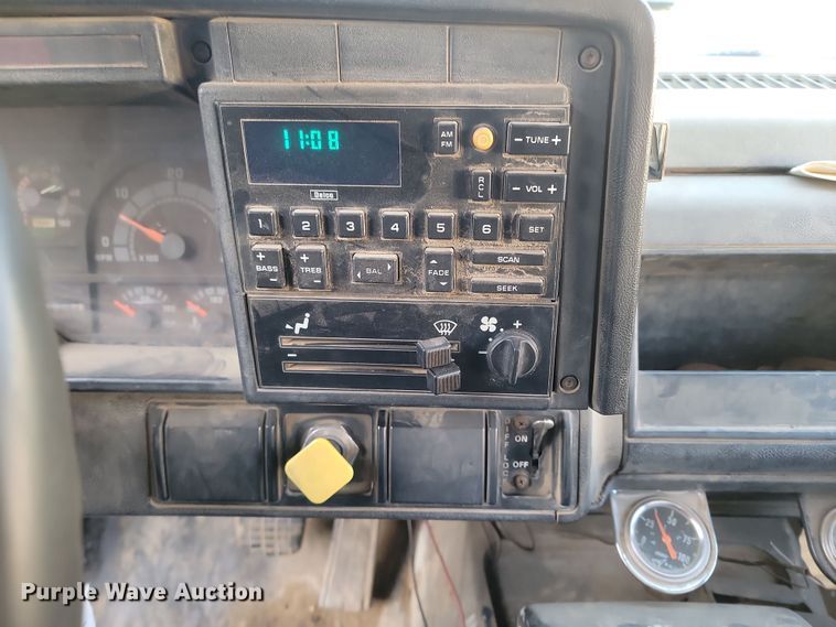 image for item KT9951 1990 GMC C7H064  dump truck