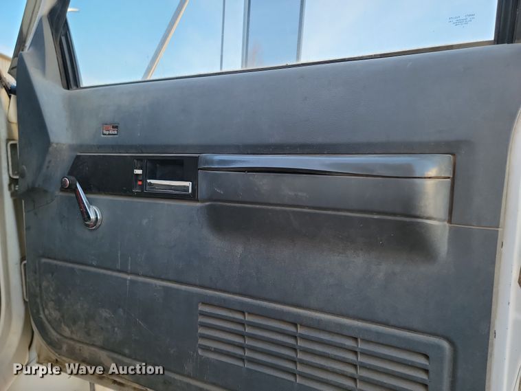 image for item KT9951 1990 GMC C7H064  dump truck