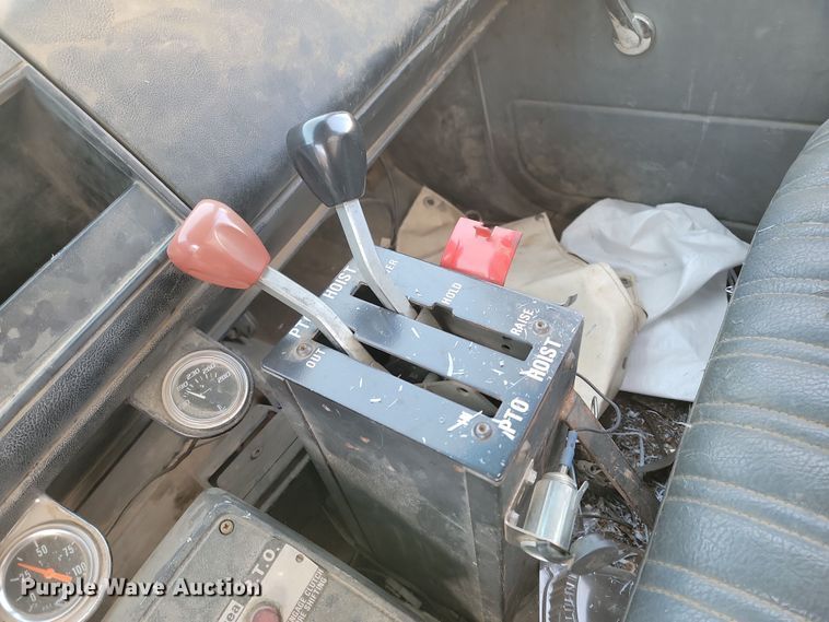 image for item KT9951 1990 GMC C7H064  dump truck