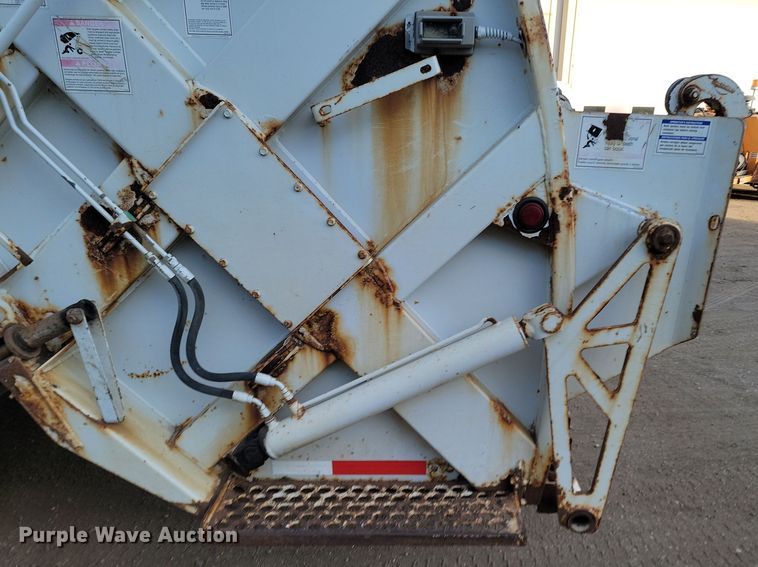 image for item KT9952 2005 Sterling Acterra  refuse truck