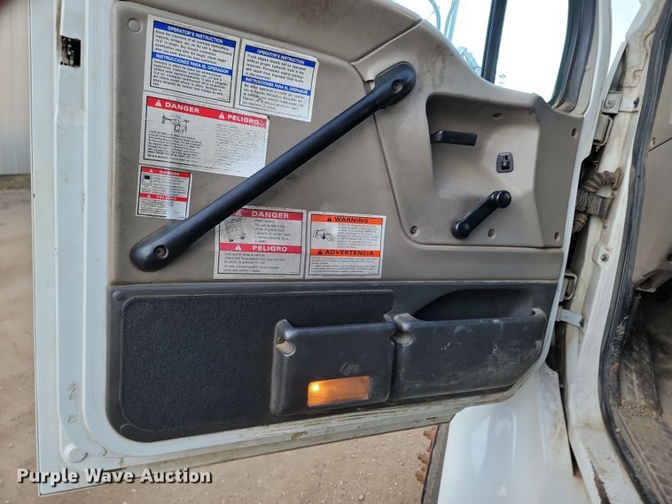 image for item KT9952 2005 Sterling Acterra  refuse truck