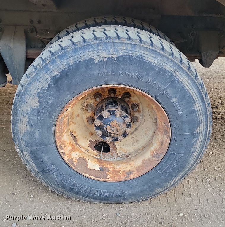 image for item KT9952 2005 Sterling Acterra  refuse truck