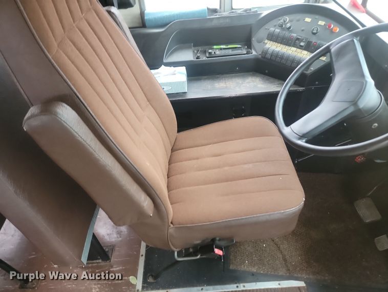 image for item KU9095 1999 International  school bus