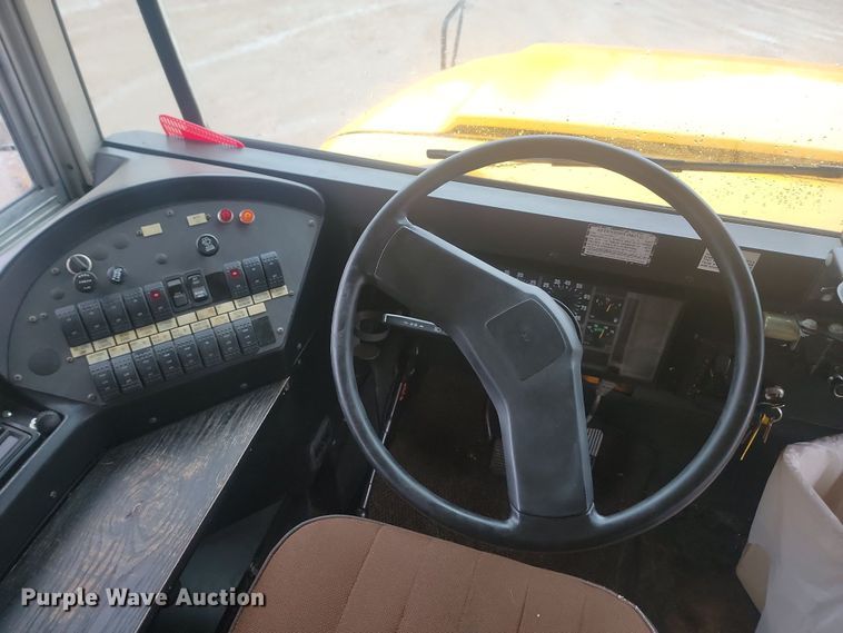 image for item KU9095 1999 International  school bus