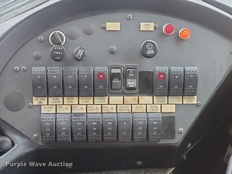 image for item KU9095 1999 International  school bus