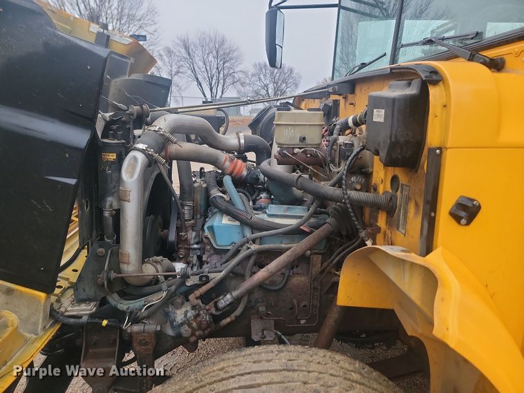 image for item KU9095 1999 International  school bus