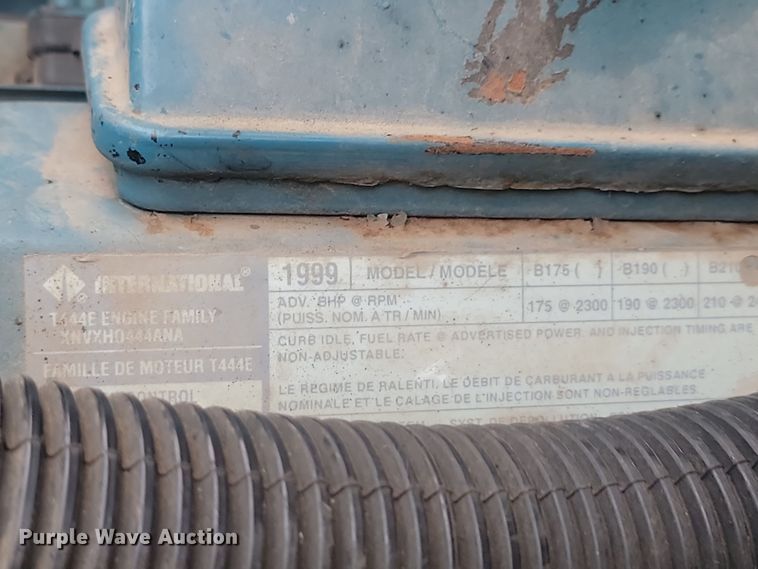 image for item KU9095 1999 International  school bus