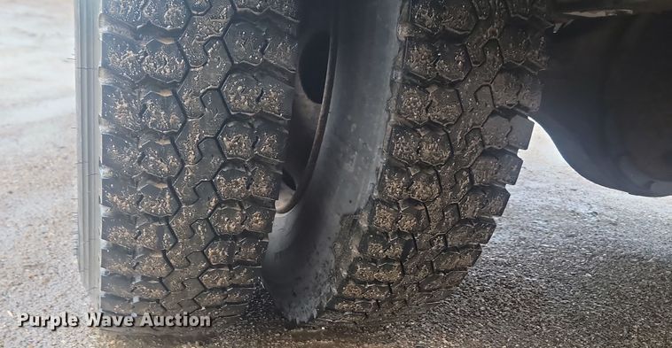 image for item KU9095 1999 International  school bus