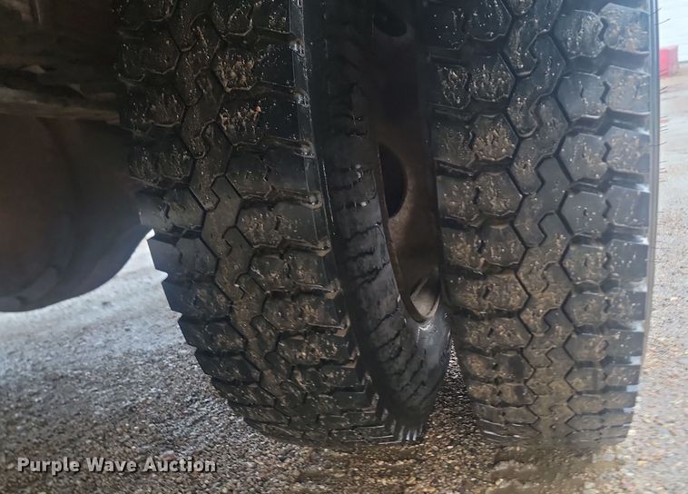 image for item KU9095 1999 International  school bus