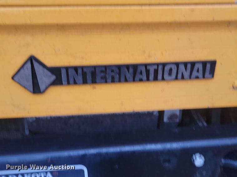 image for item KU9095 1999 International  school bus