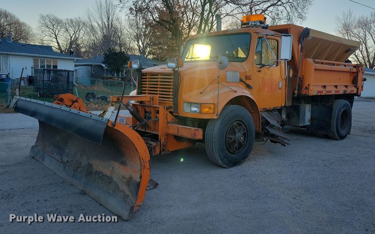 image for item LC9473 1996 International 4700  dump truck