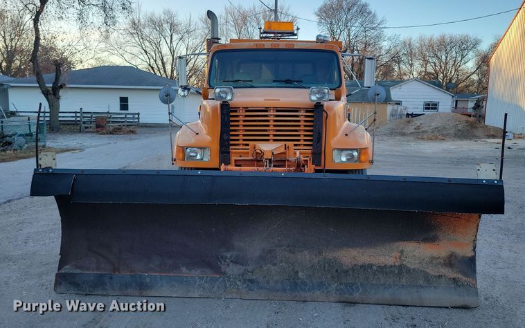 image for item LC9473 1996 International 4700  dump truck