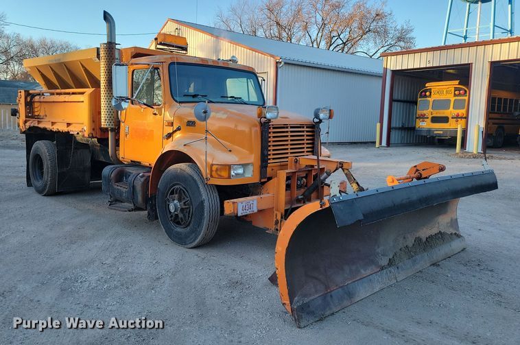 image for item LC9473 1996 International 4700  dump truck
